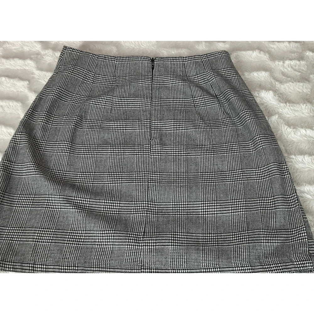 John Galt Women's XS-S Brandy Melville‎ Black White Tweed Front Slits Zipper